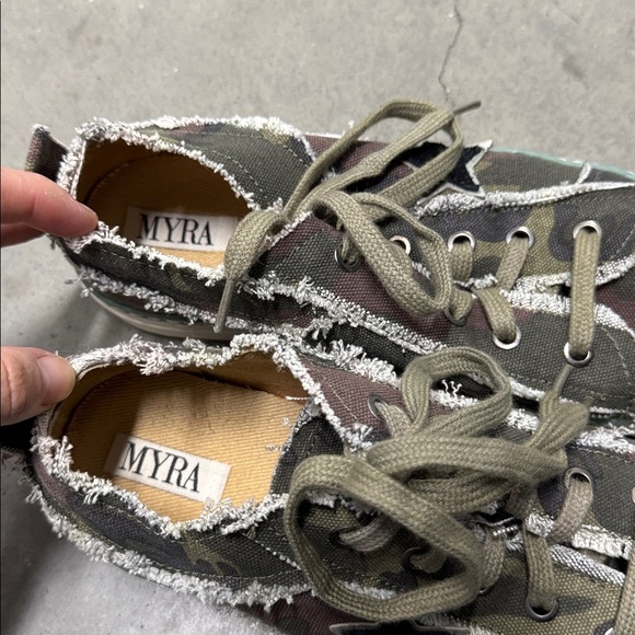 Myra Bag Camo Sneakers, Size 8 - Picture 7 of 7